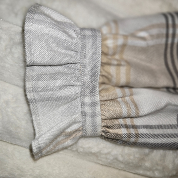 NWT Ann Taylor Long Sleeve Blouse. Size is Small and the colors are gorgeous! - Picture 3 of 5